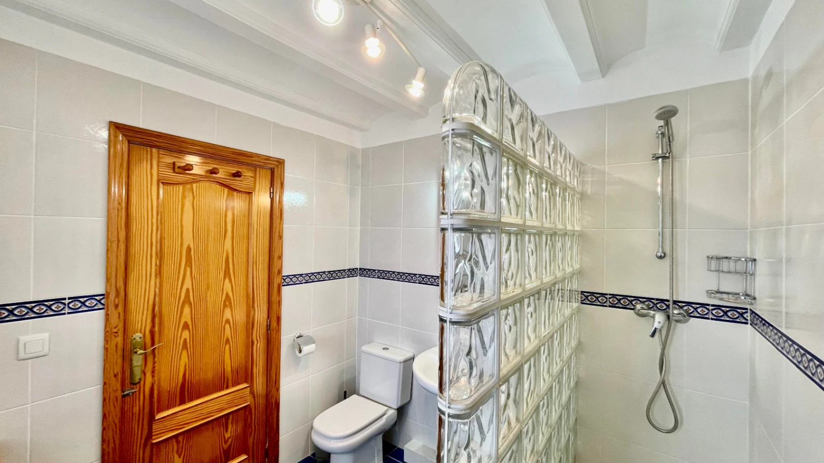 Villa for sale in Jalon: Frontline with spectacular south-facing views