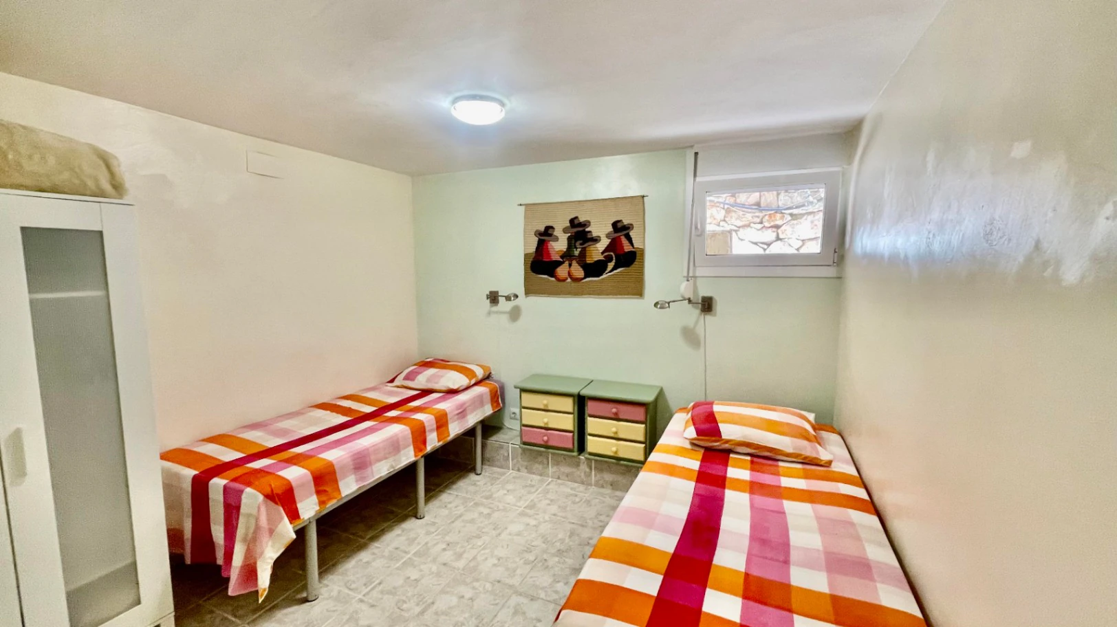 Villa for sale in Jalon: South-facing, separate guest apartment