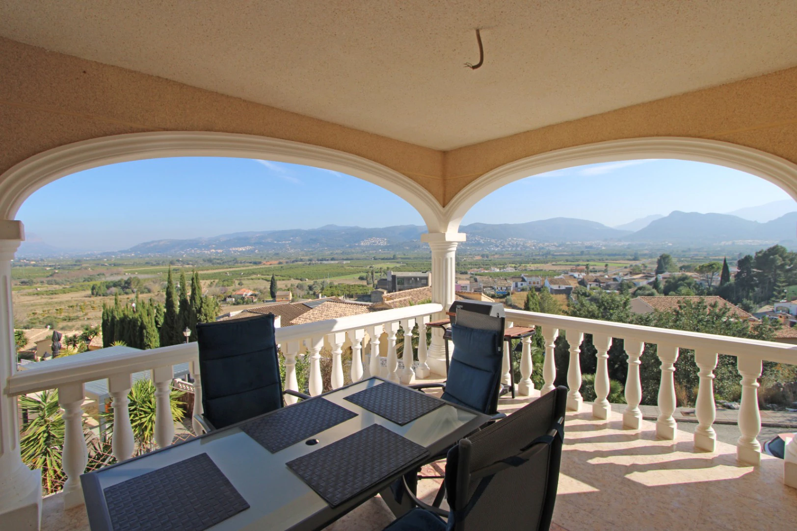 Verkoop. Villa in Tormos