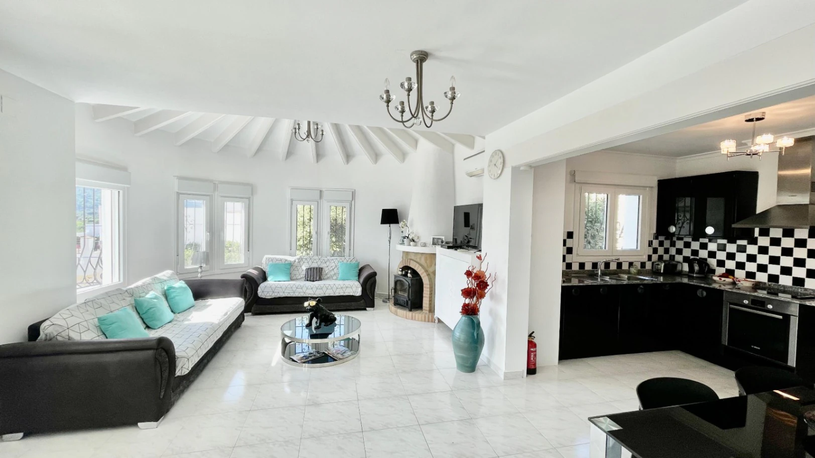 Villa for sale in Murla: Sought-after location, separate apartment