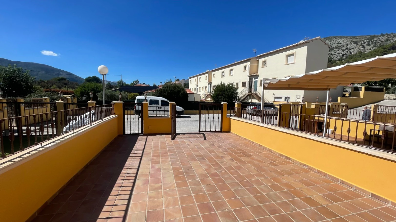 Townhouse for sale in Alcalali: Modern & spacious