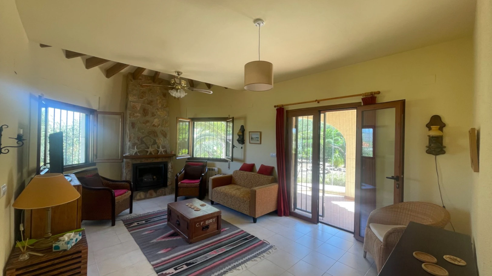 For sale in Parcent: Villa on a flat plot of 1346m2