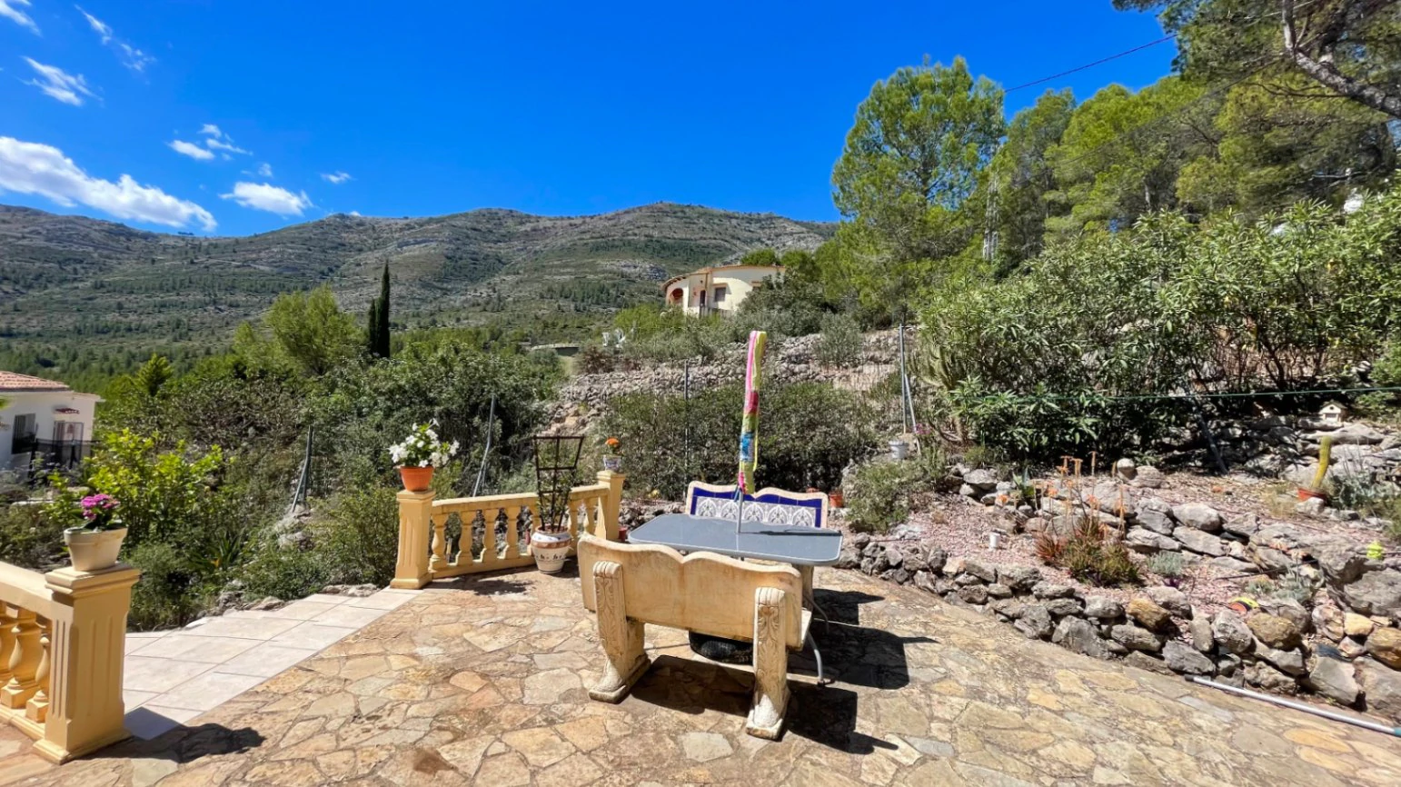 Villa for sale in Parcent: Private, corner plot