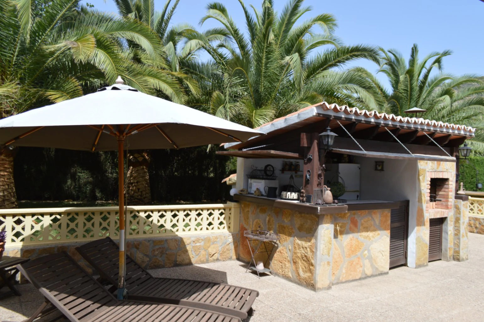 Villa for sale in Alcalali: Private, large south-facing plot, walking distance
