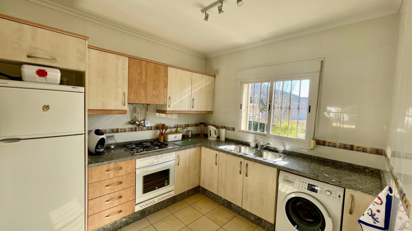Townhouse for sale in Alcalali: Modern & spacious