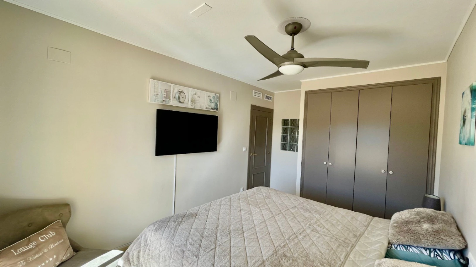 Modern townhouse for sale in Jalon: luxurious, breathtaking views