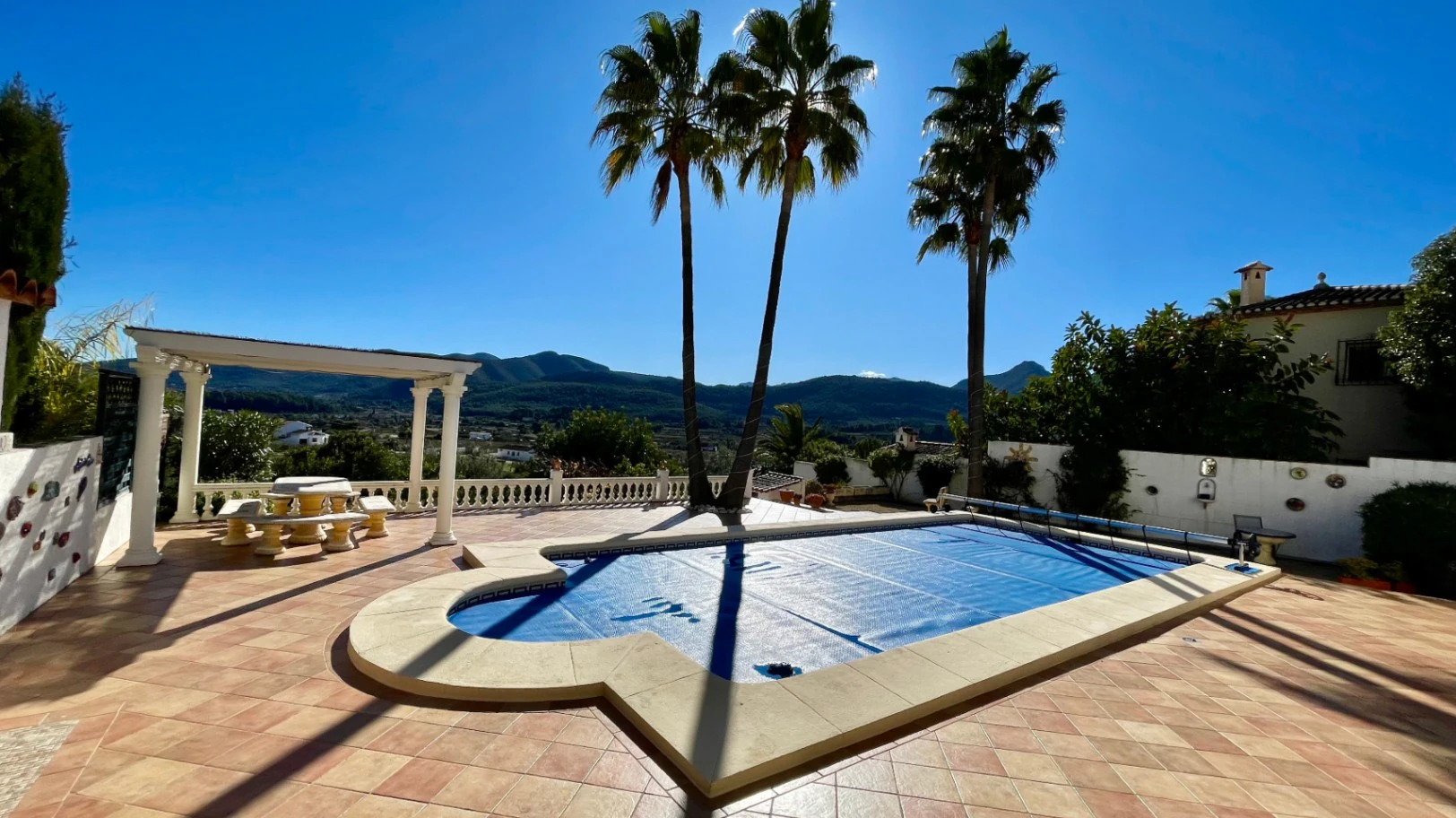 Villa for sale in Jalon: Frontline with spectacular south-facing views