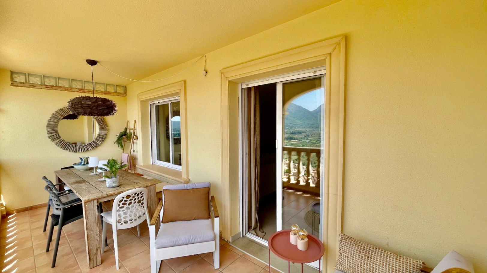 Modern townhouse for sale in Jalon: luxurious, stylish