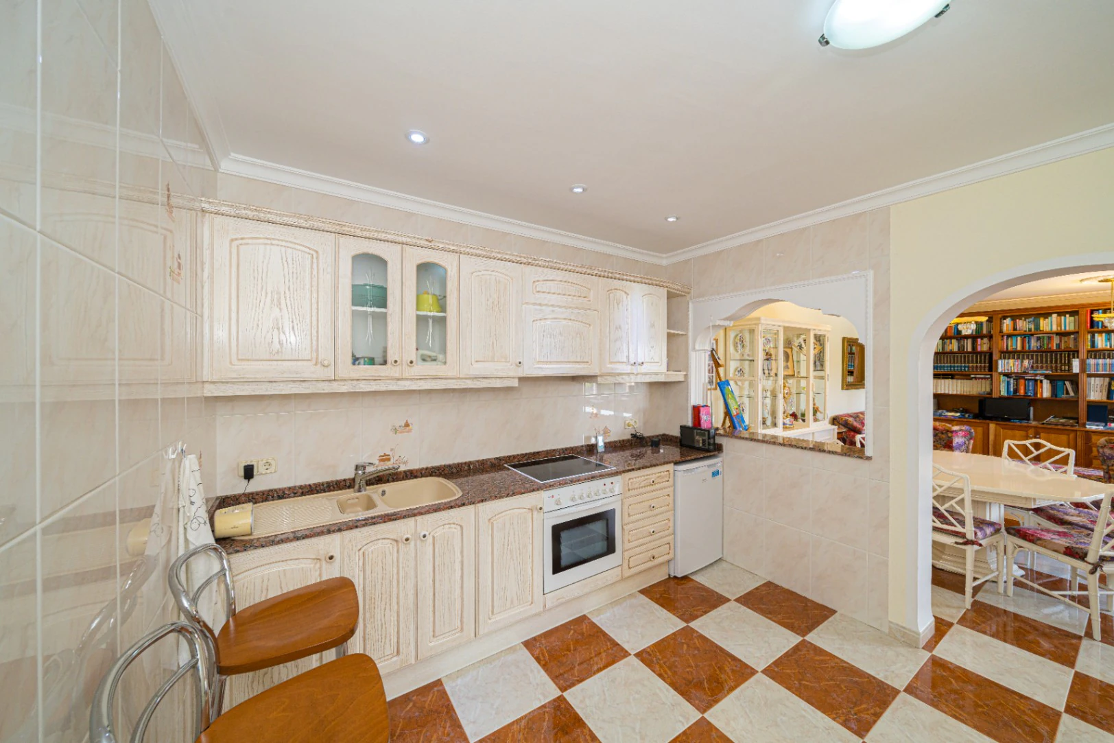 Villa for sale in Denia: Classic and elegant