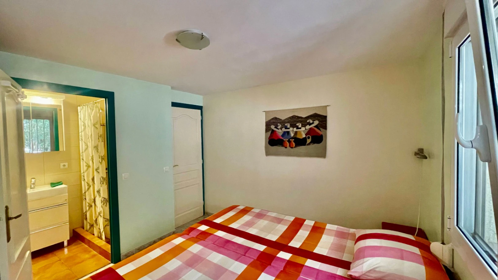 Villa for sale in Jalon: South-facing, separate guest apartment