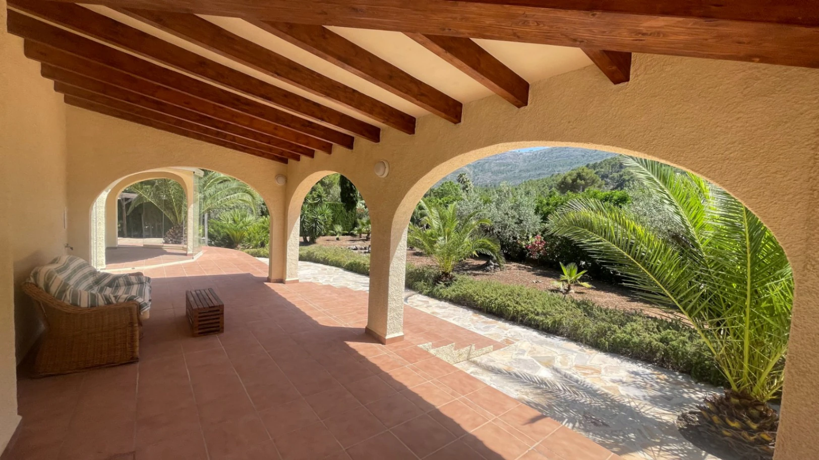For sale in Parcent: Villa on a flat plot of 1346m2