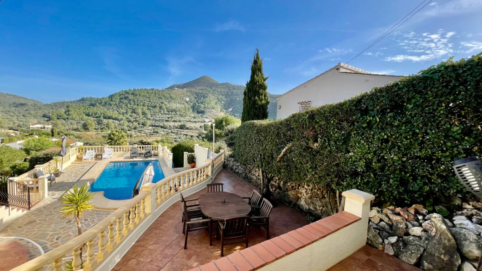 Villa for sale in Alcalali: Fabulous mountain views, excellent privacy
