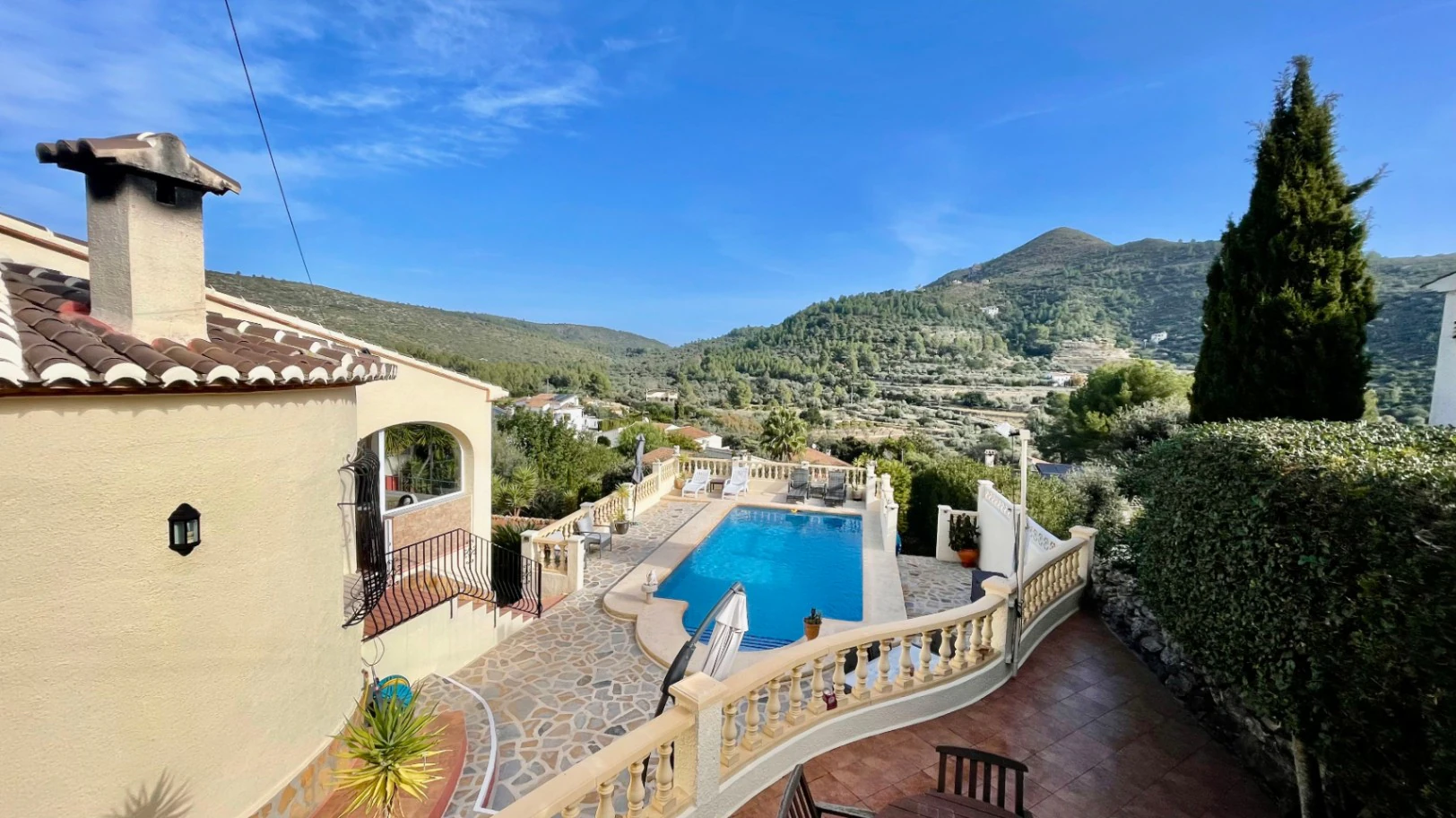 Villa for sale in Alcalali: Fabulous mountain views, excellent privacy