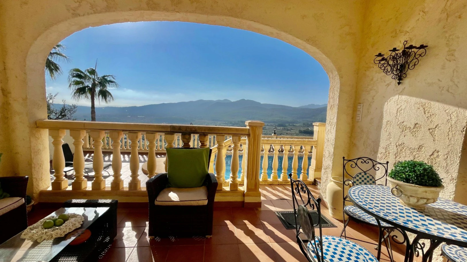 Villa for sale in Jalon: Spectacular, south-facing valley views