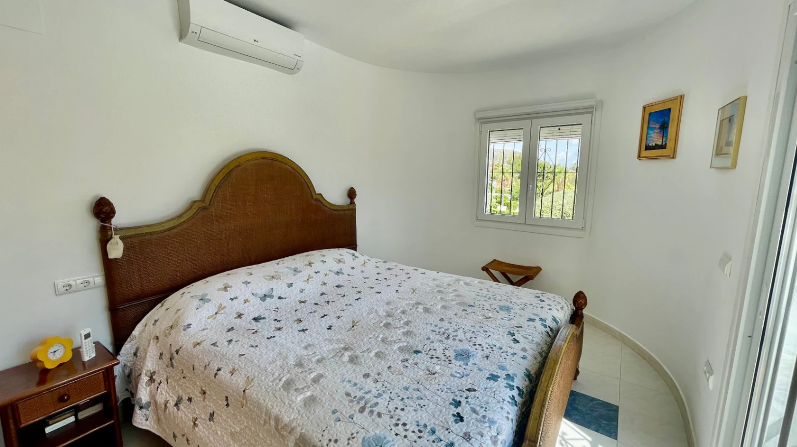 Villa for sale in Jalon: Immaculate, south-facing
