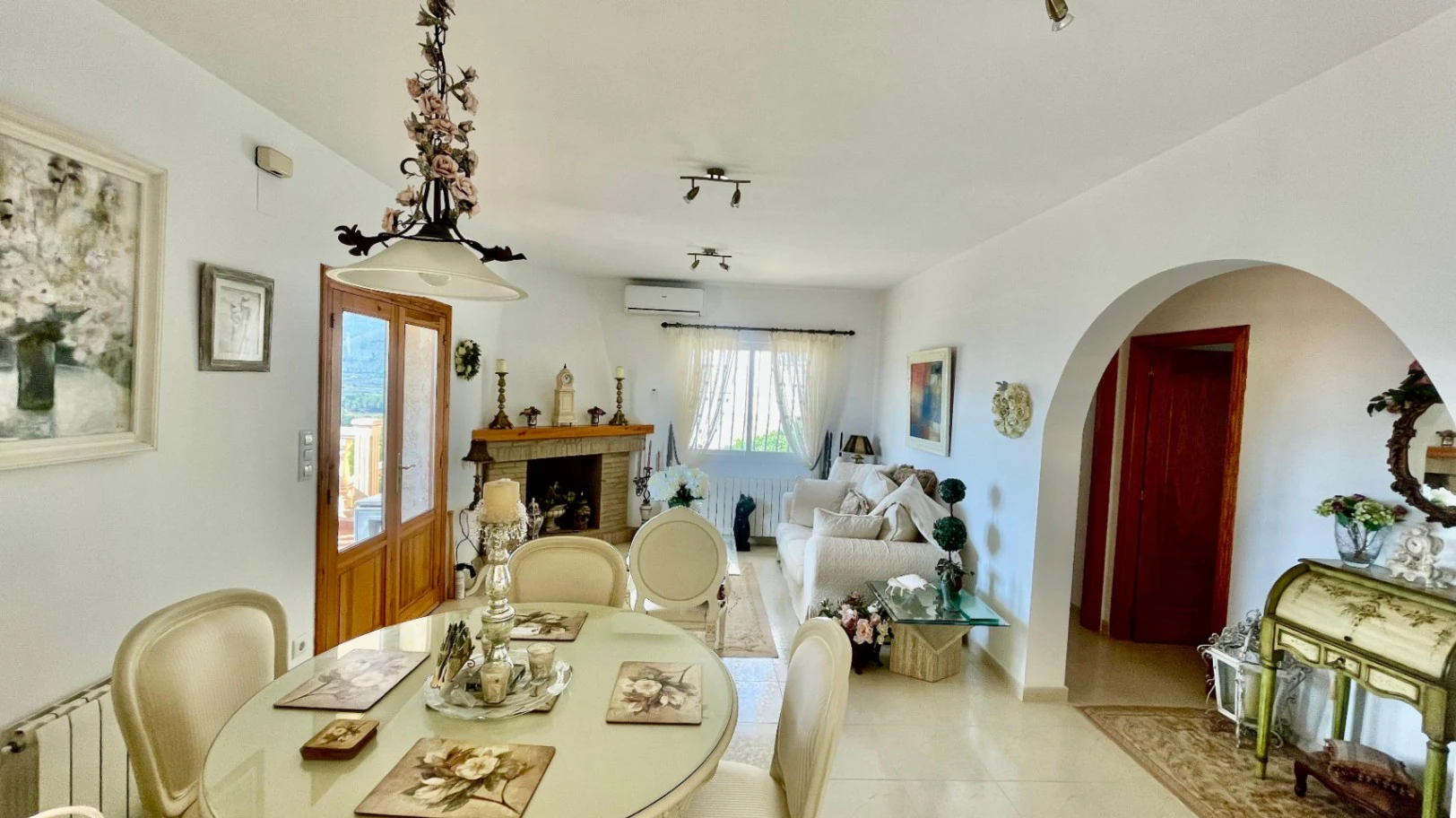 Villa for sale in Jalon: Spectacular, south-facing valley views