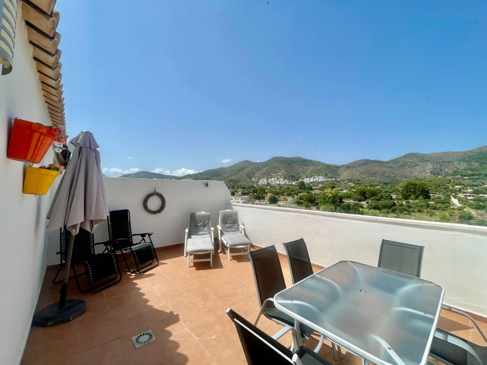 Penthouse apartment for sale in Jalon: Modern, luxurious