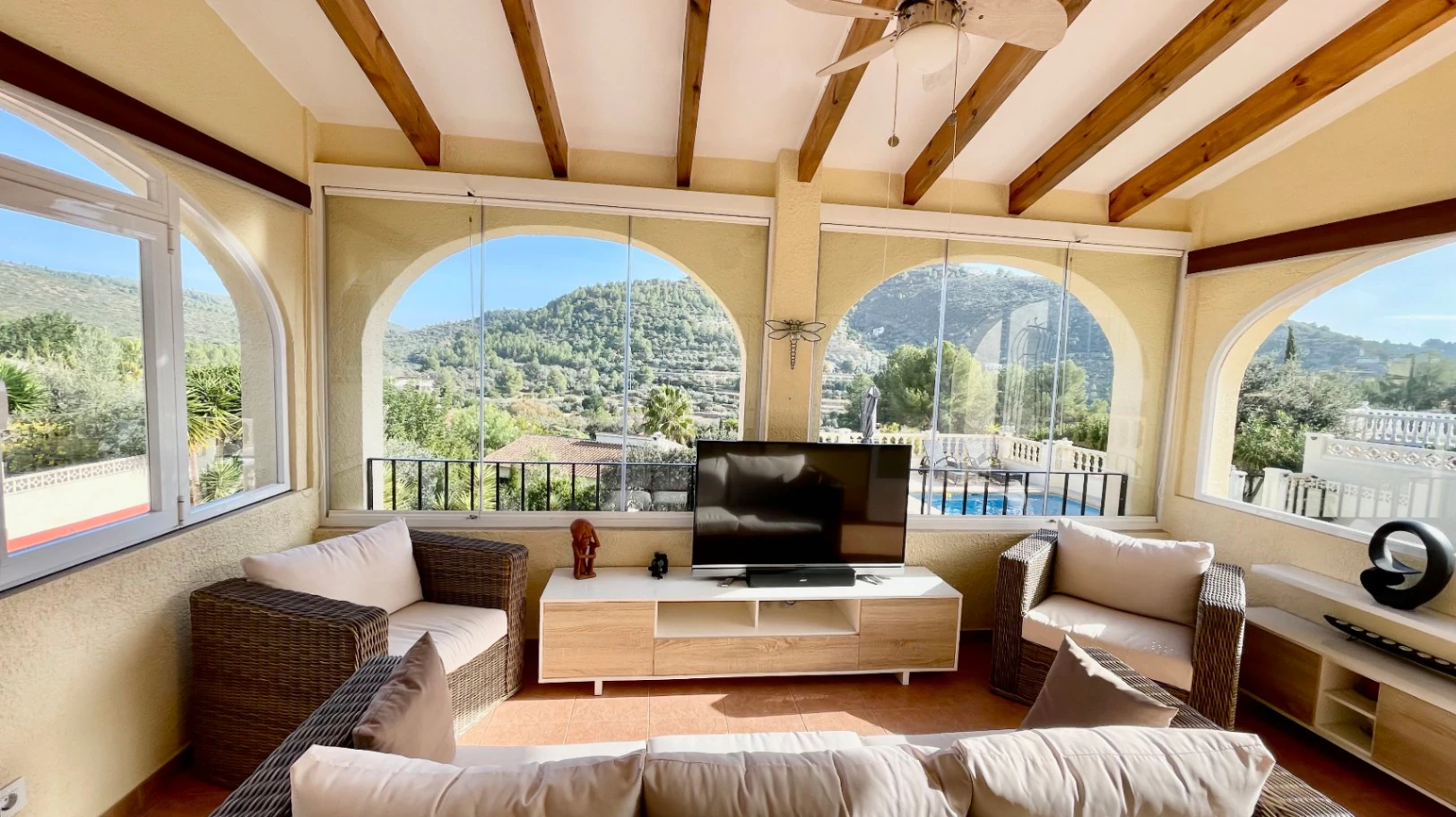 Villa for sale in Alcalali: Fabulous mountain views, excellent privacy