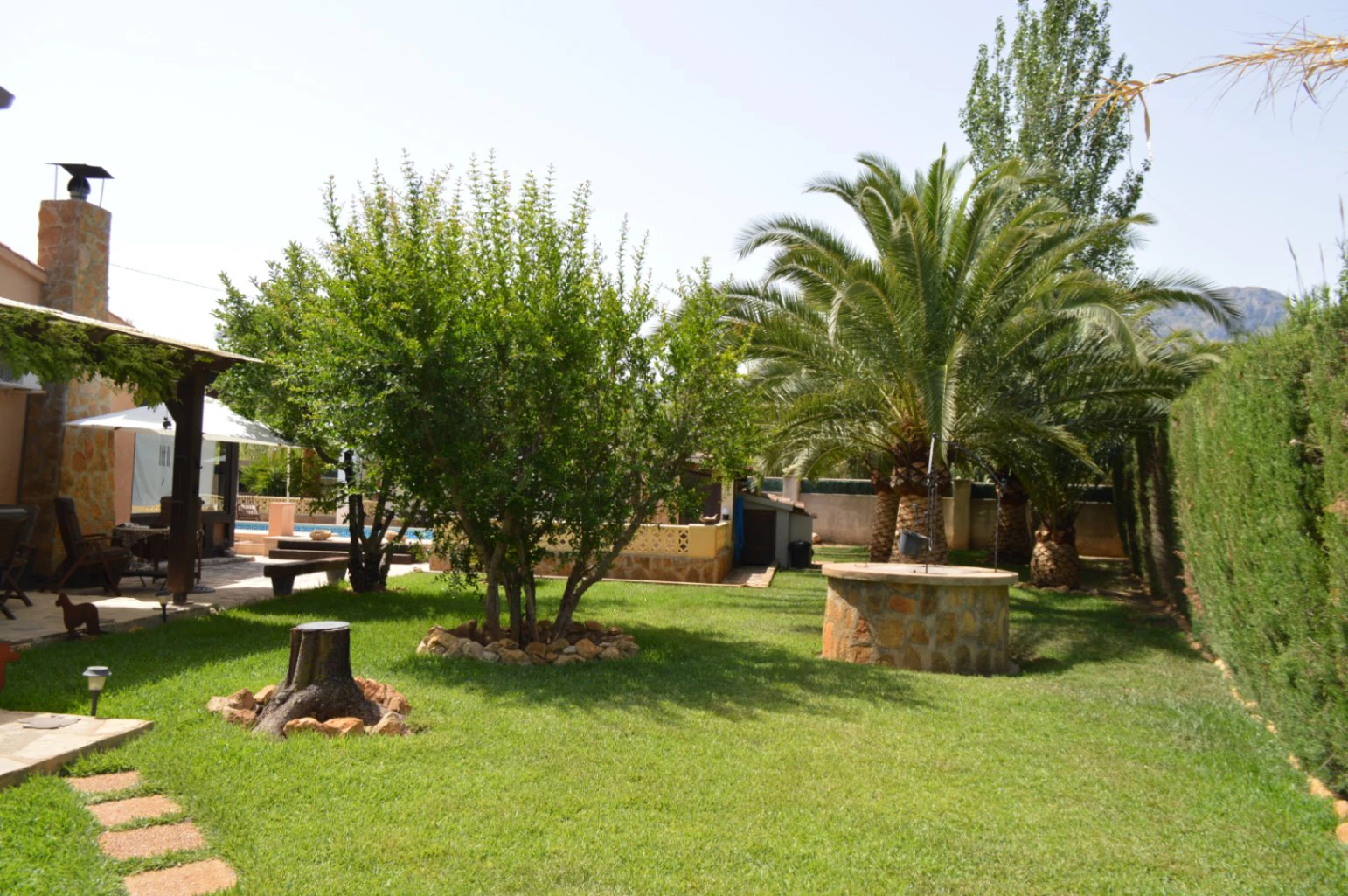 Villa for sale in Alcalali: Private, large south-facing plot, walking distance