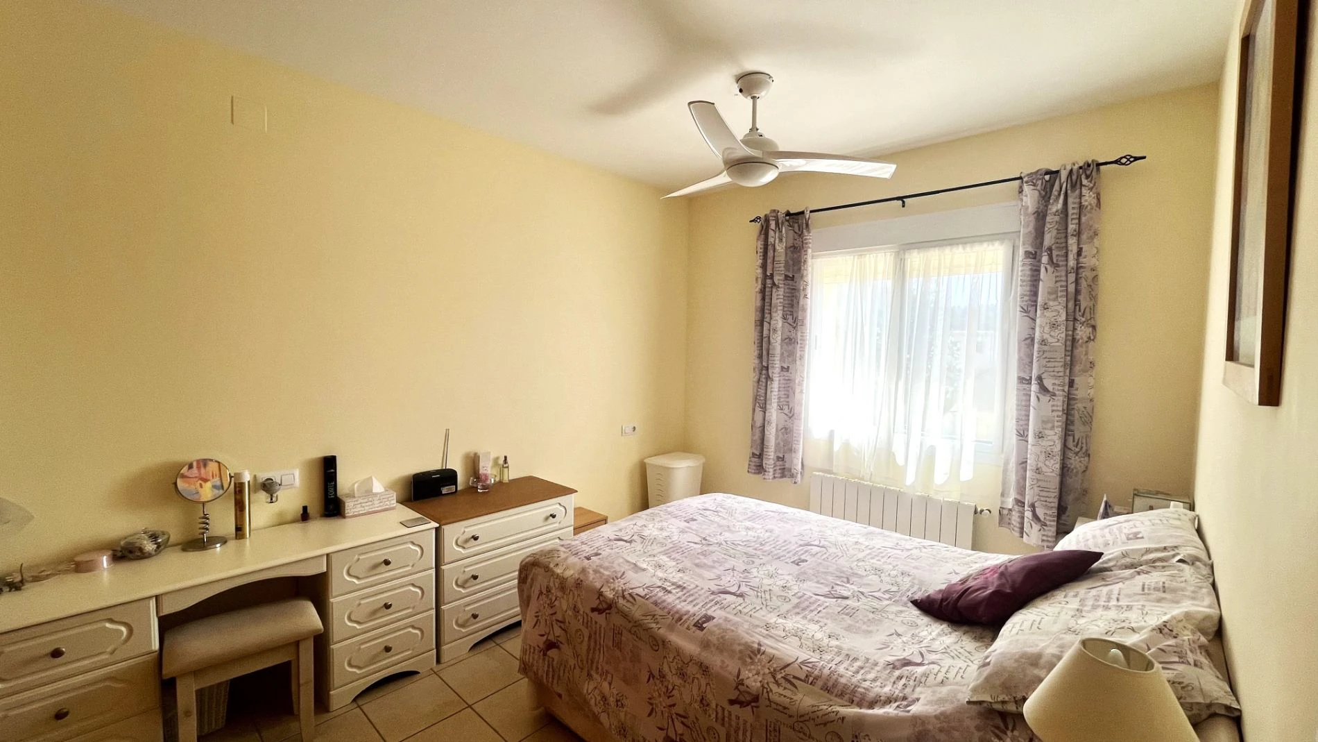 Modern, semi-detached, excellent location