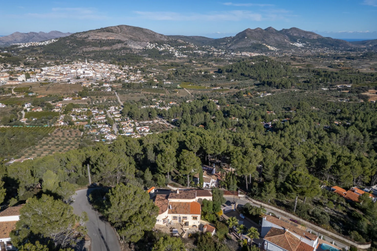Villa for sale in Parcent: Private, corner plot