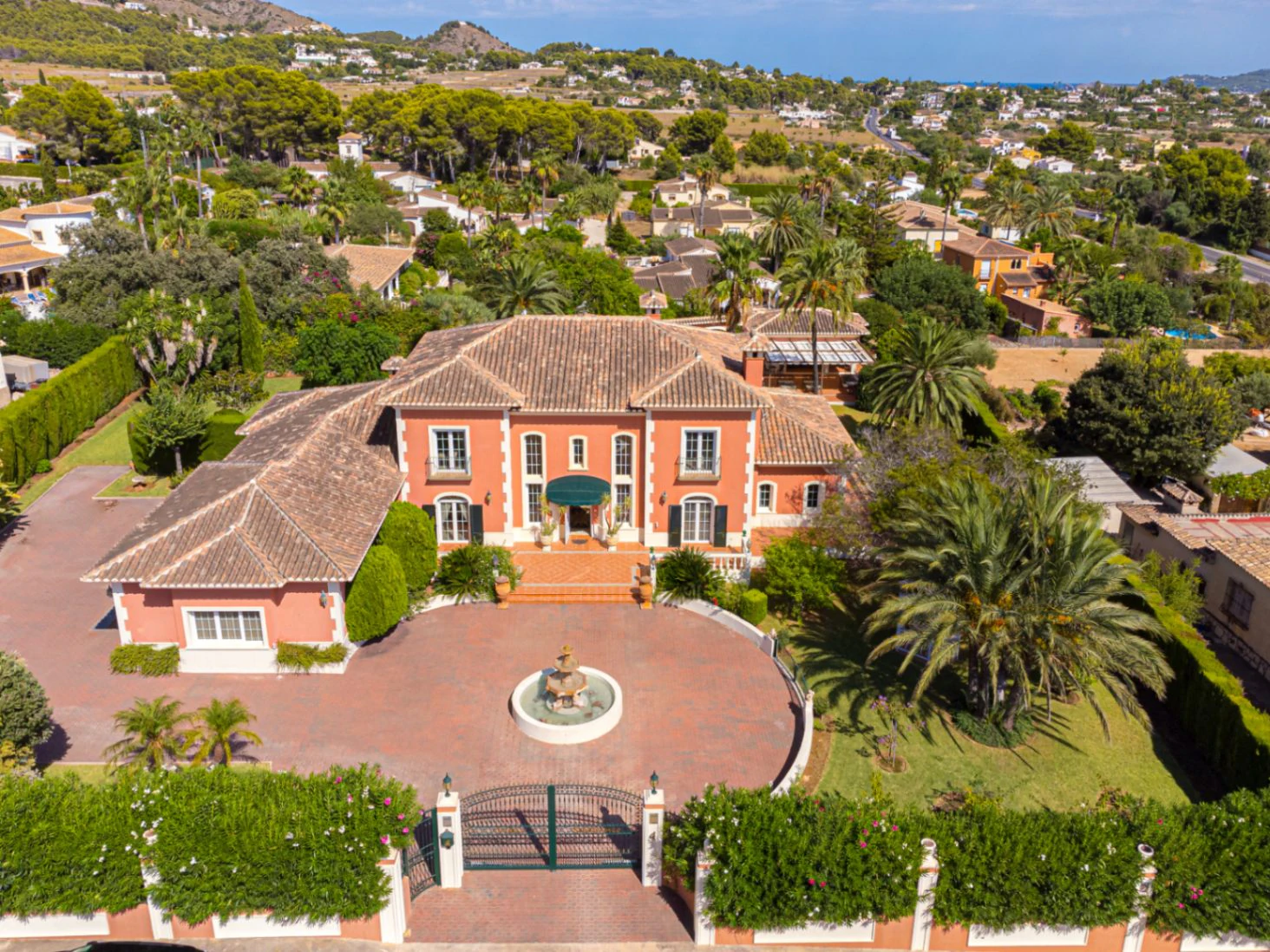 Villa te koop in Javea: Herenhuis op het zuiden