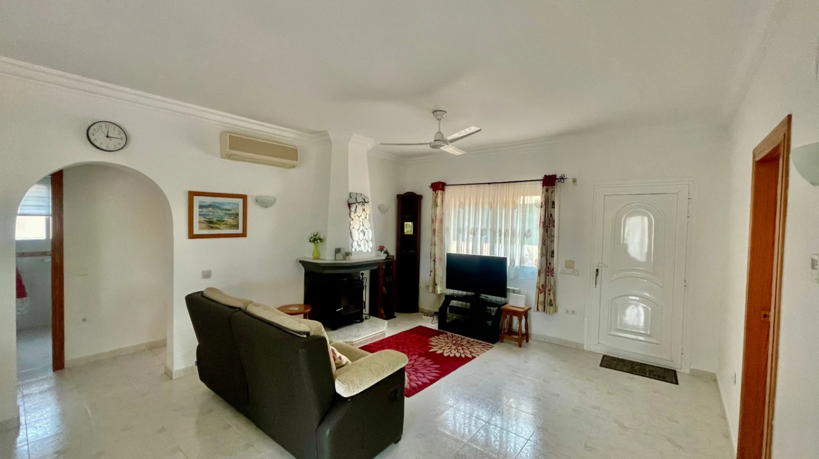 Villa for sale in Alcalali: South-facing, private