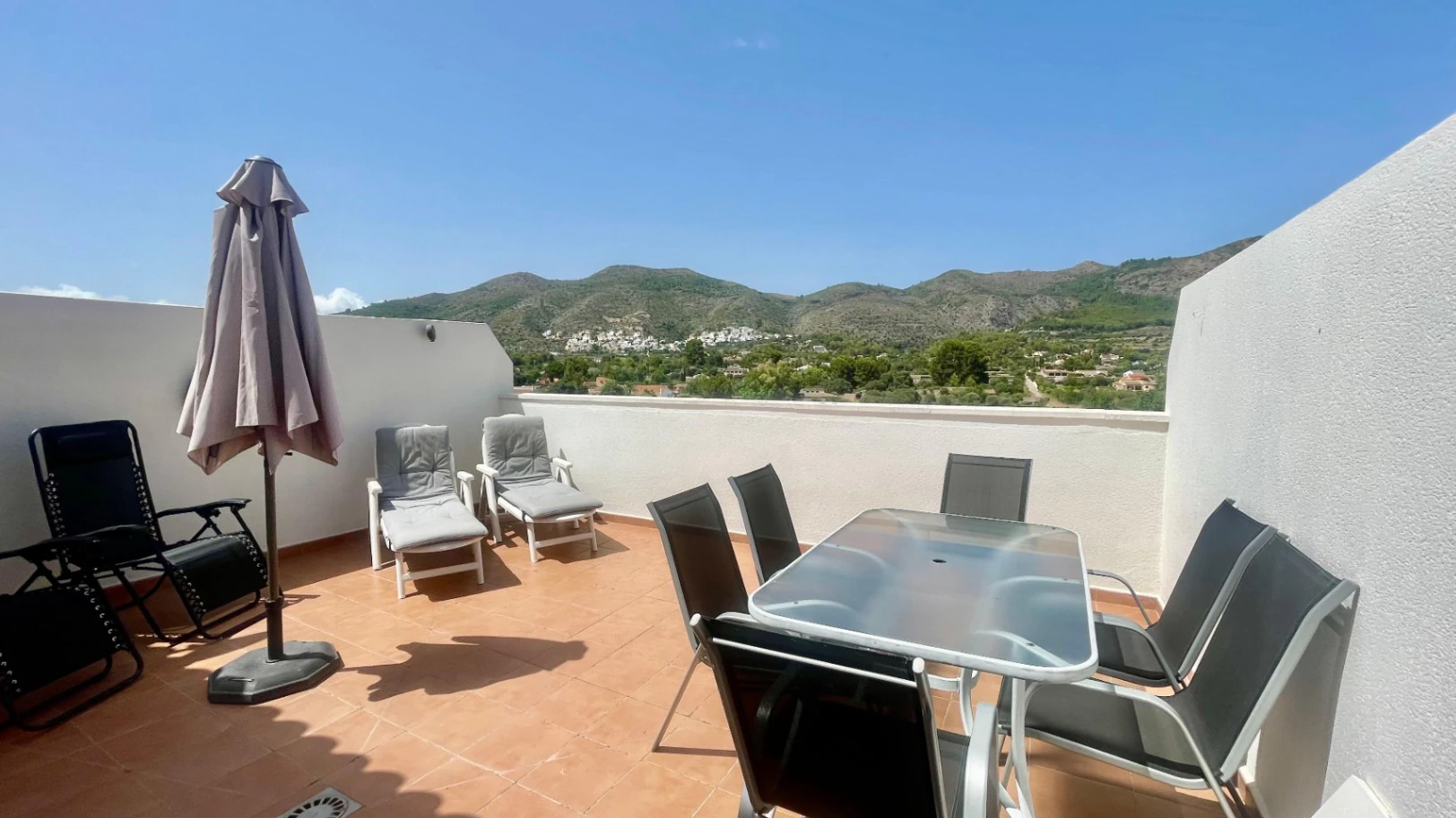 Penthouse apartment for sale in Jalon: Modern, luxurious