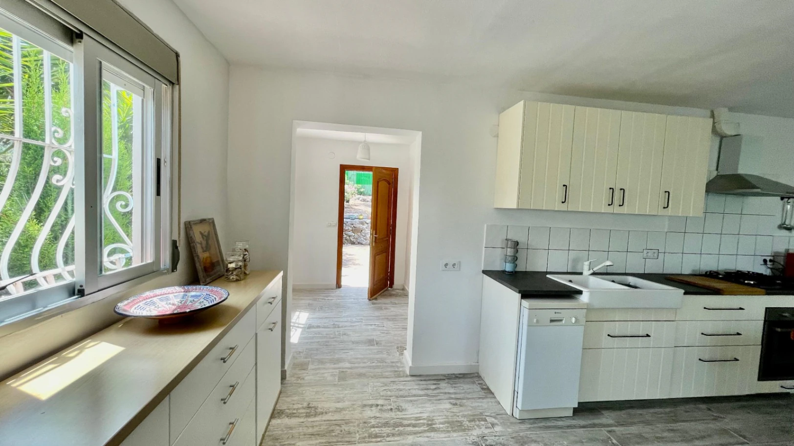 Country house for sale in Parcent: large plot, tranquil escape