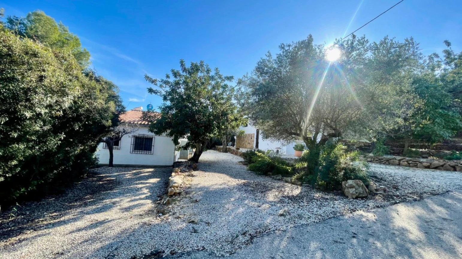 Fabulous finca-style retreat – two individual properties with two pools on a private 2,032 m² plot