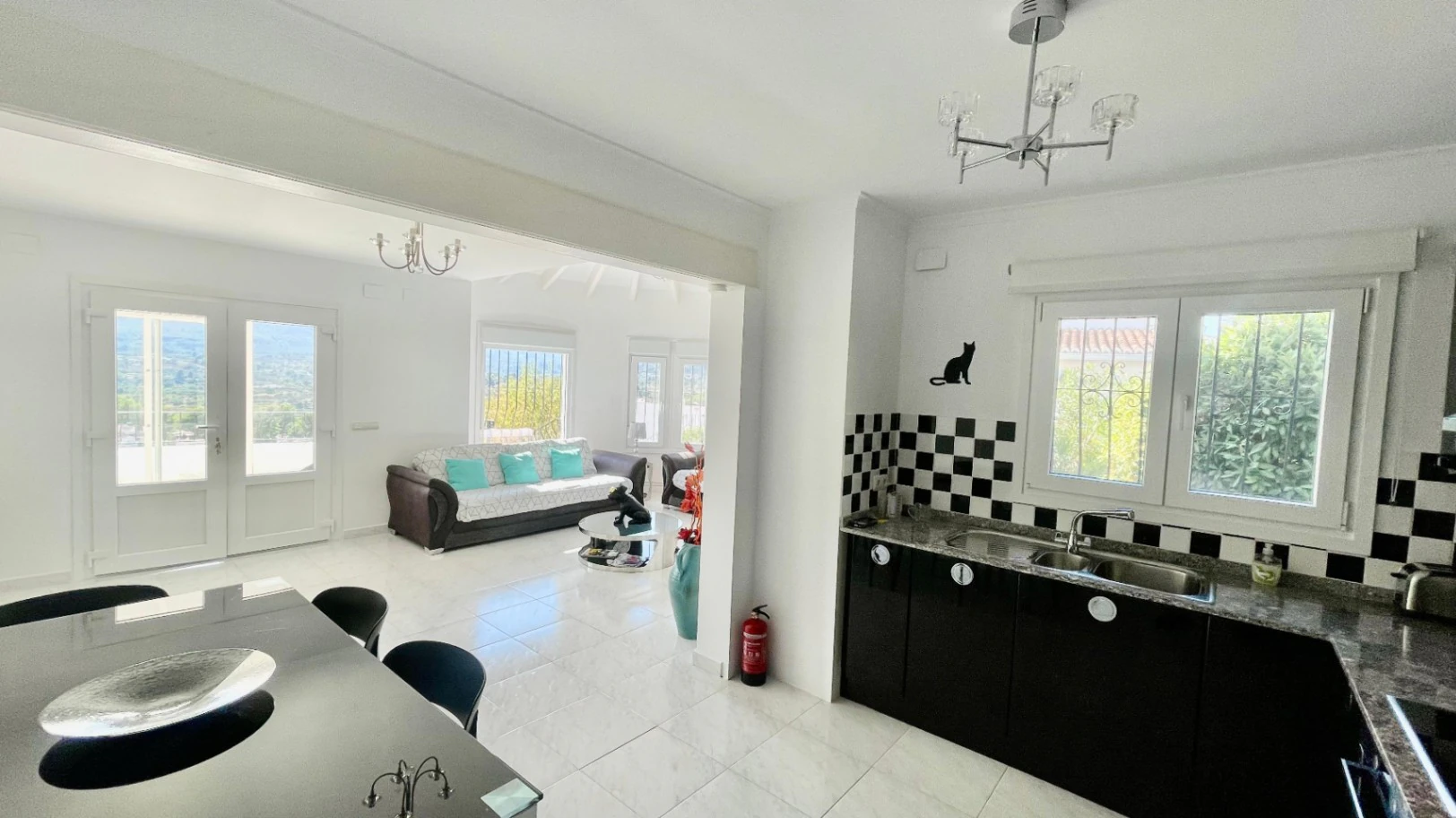Villa for sale in Murla: Sought-after location, separate apartment