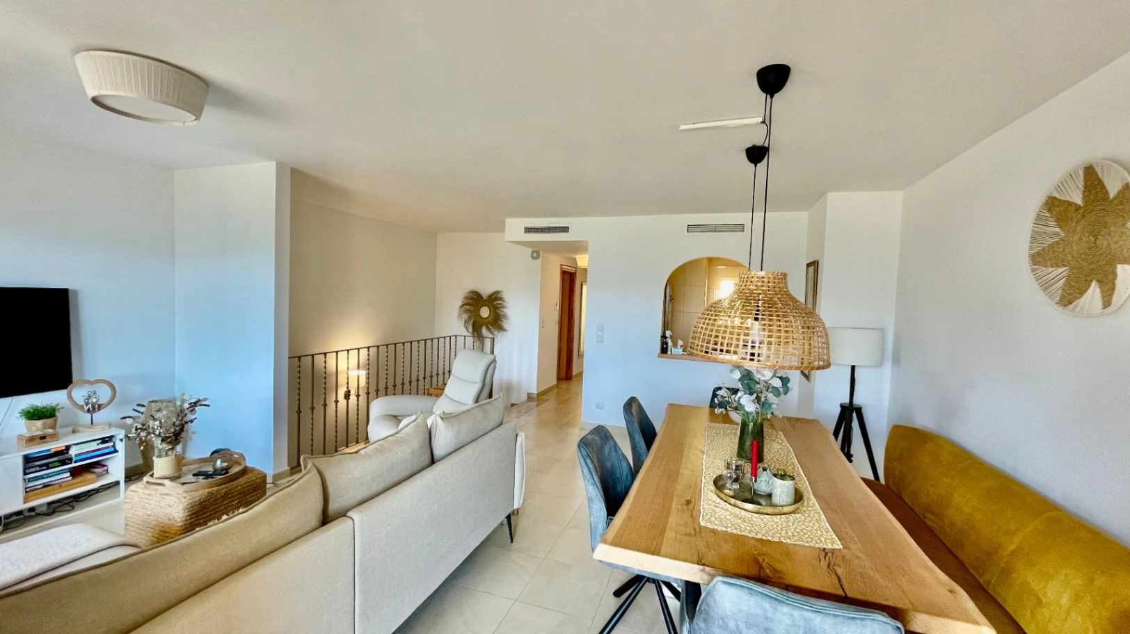 Modern townhouse for sale in Jalon: luxurious, stylish