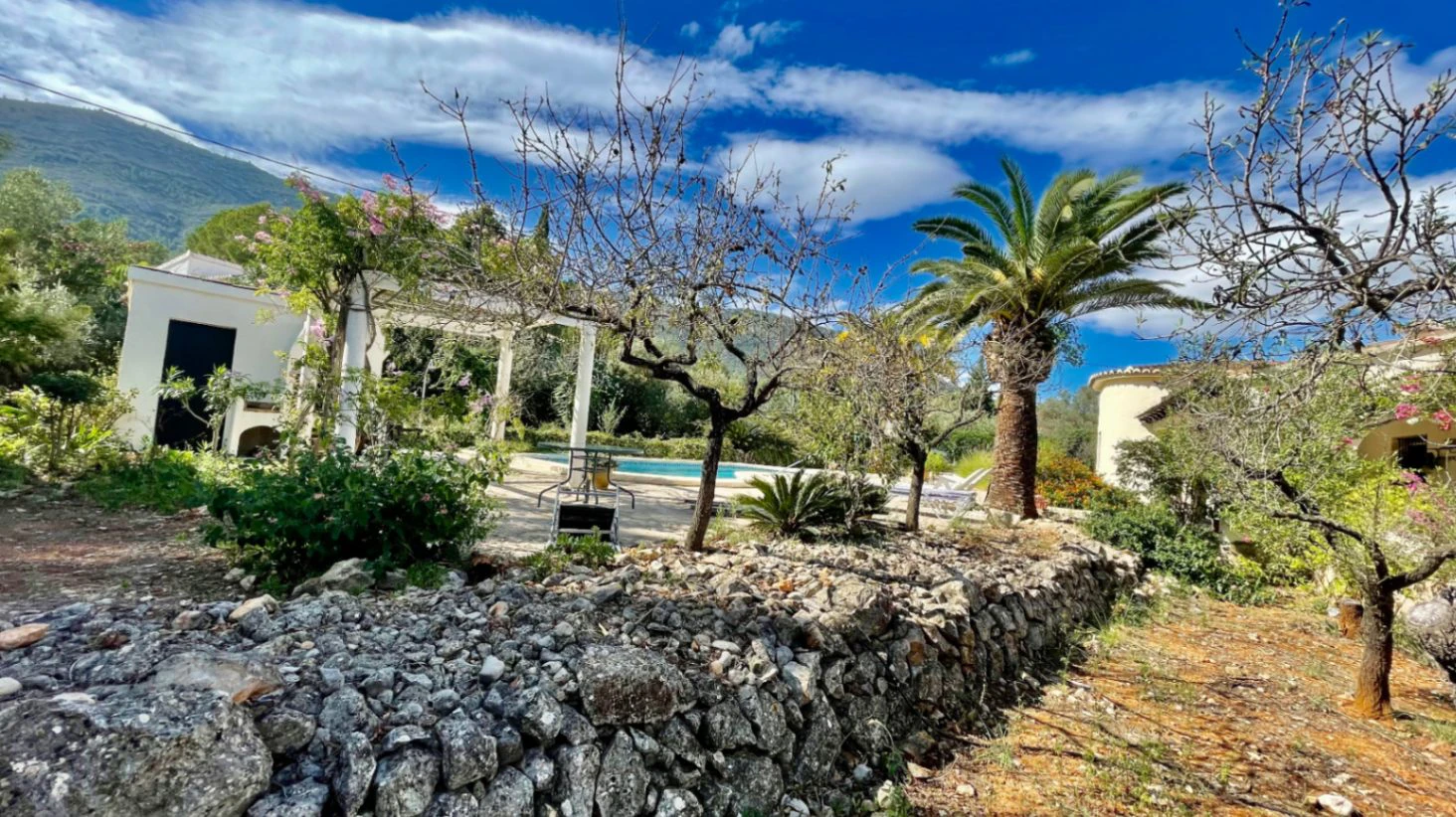 Villa for sale in Parcent: Charming, sought-after area