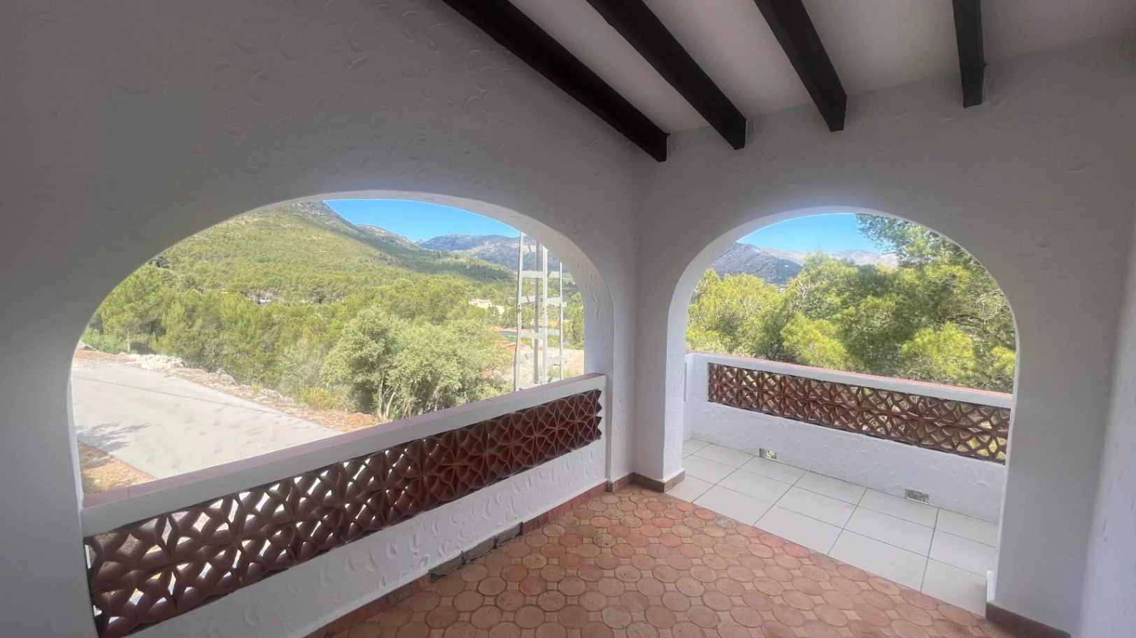 For sale in Parcent: private villa with open views