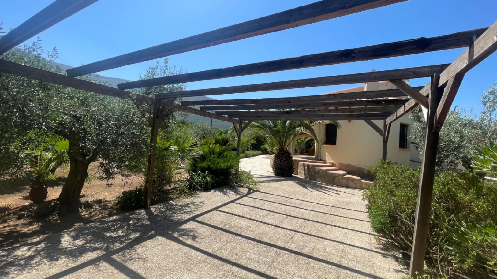 For sale in Parcent: Villa on a flat plot of 1346m2