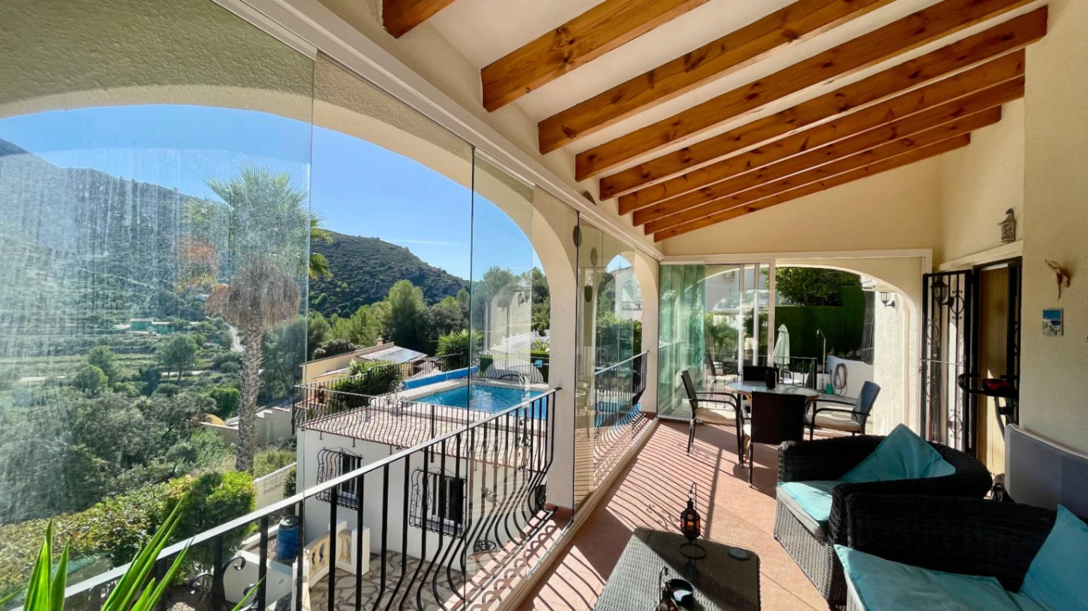 Villa for sale in Alcalali: Fabulous views, separate apartment