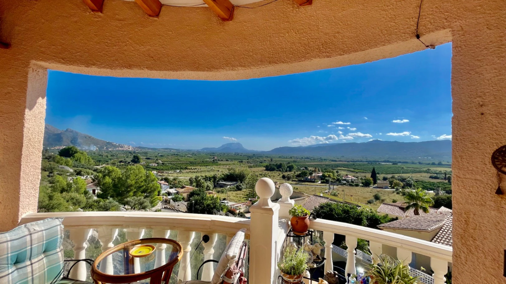 Villa for sale in Tormos: South-facing, panoramic views