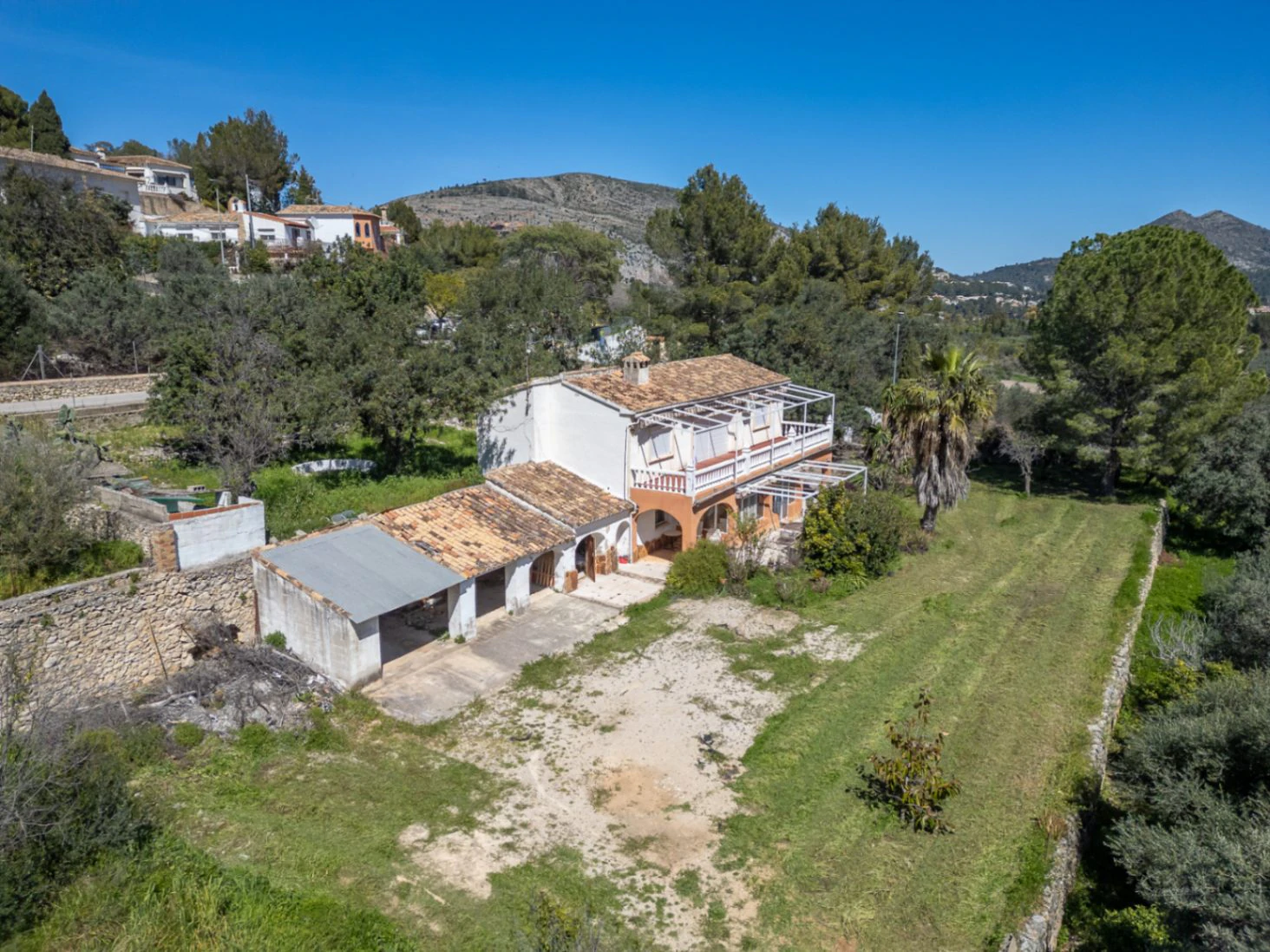 Villa for sale in Parcent: Exciting investment opportunity