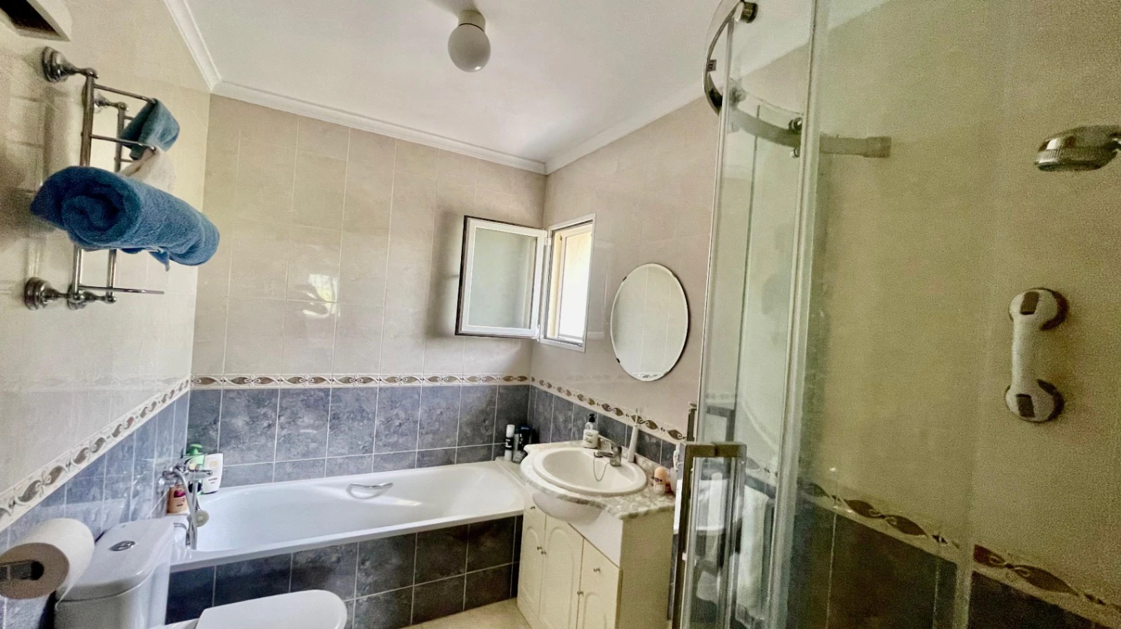 Villa for sale in Alcalali: Fabulous views, separate apartment