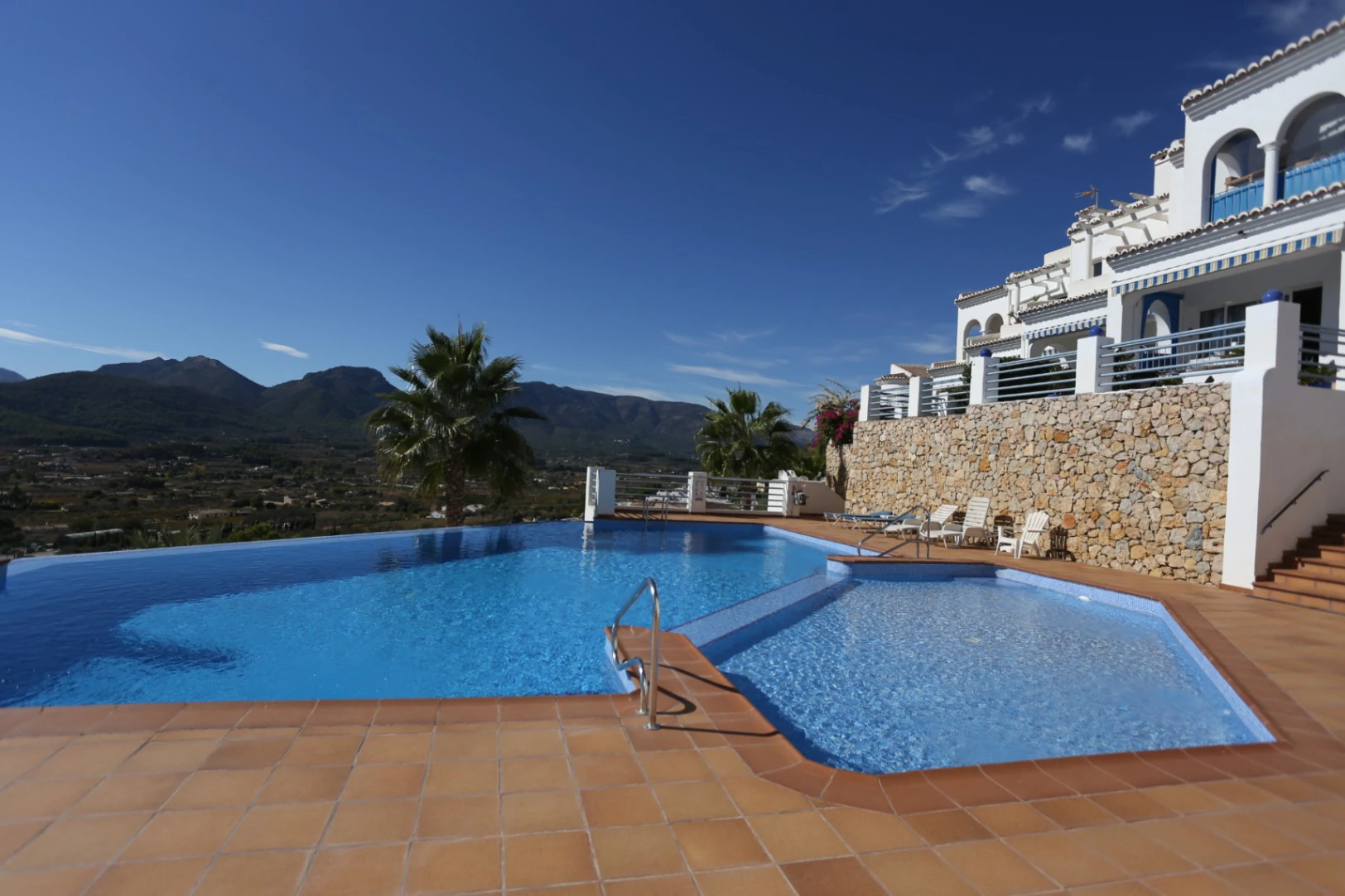 Modern townhouse for sale in Jalon: South-facing