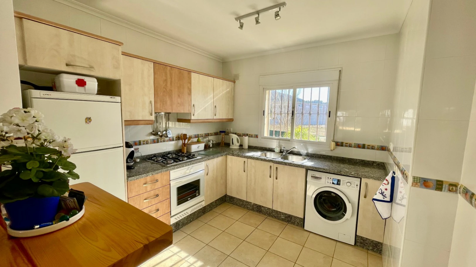 Townhouse for sale in Alcalali: Modern & spacious