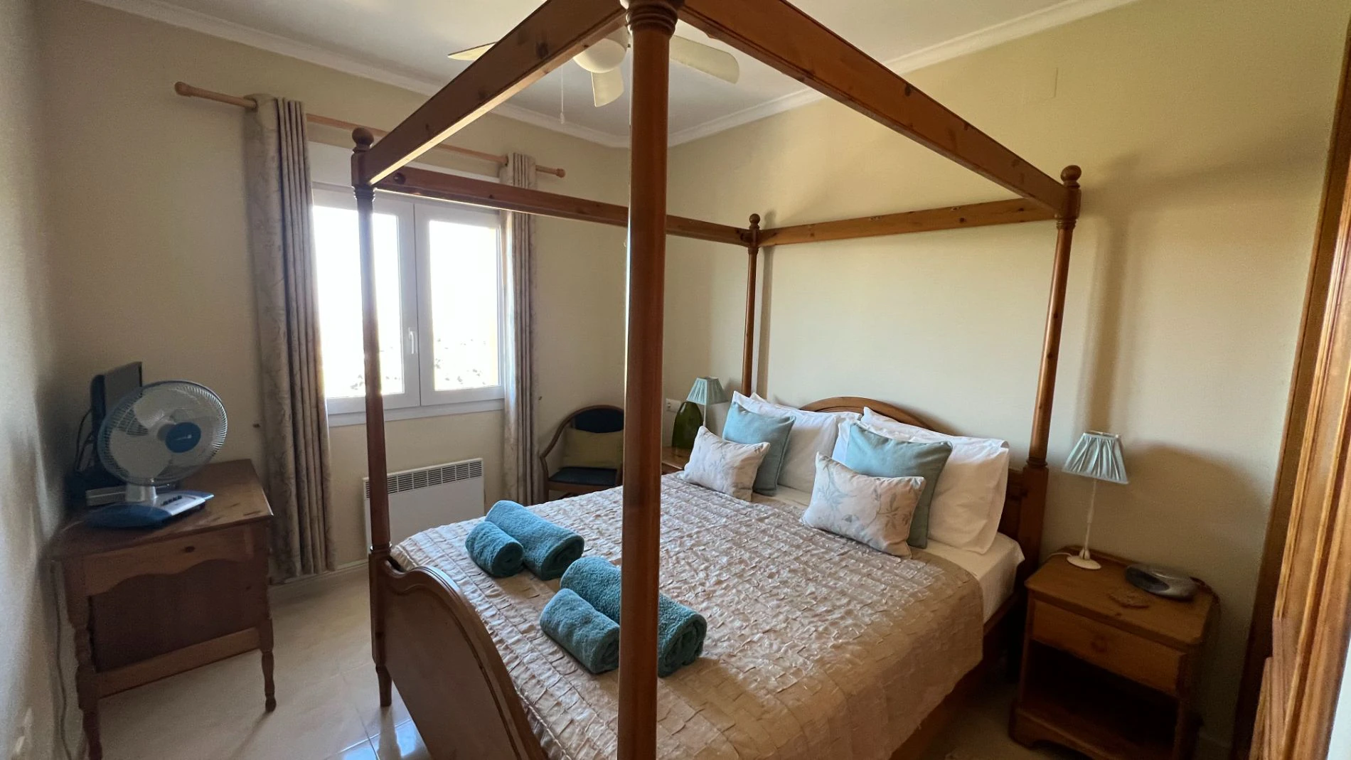 Villa for sale in Orba: Fabulous views, separate apartment