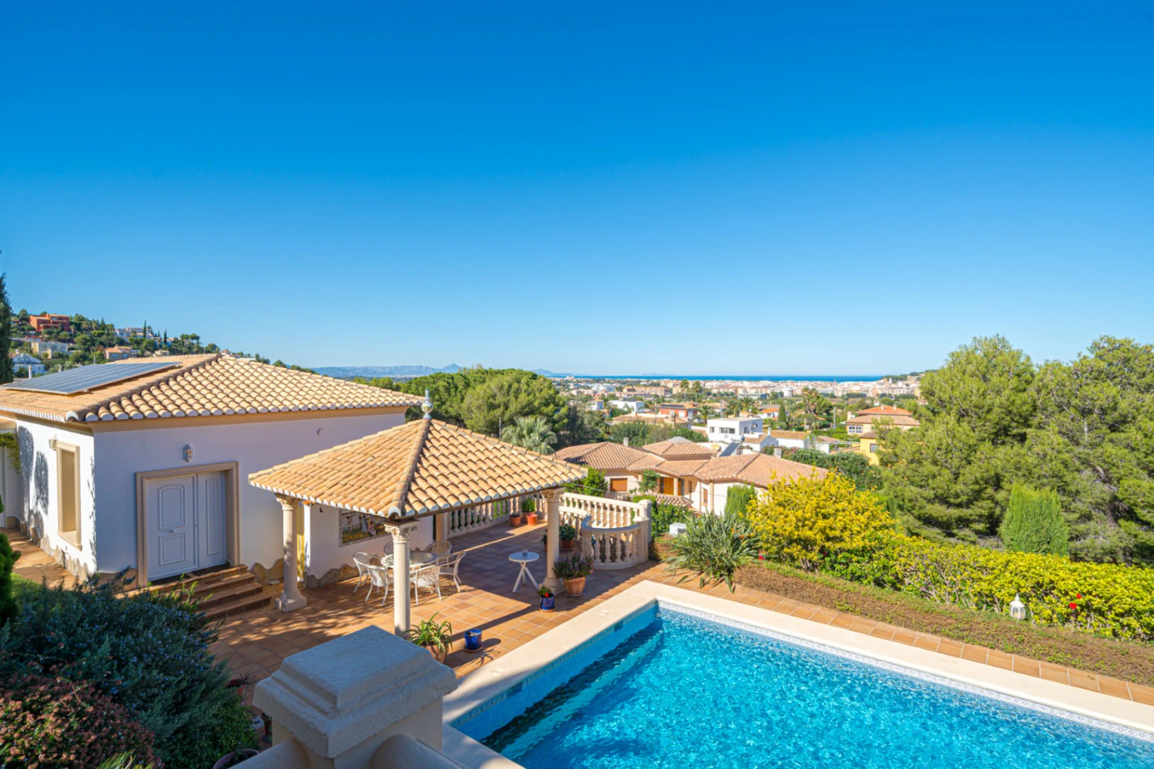 Villa for sale in Denia: Classic and elegant