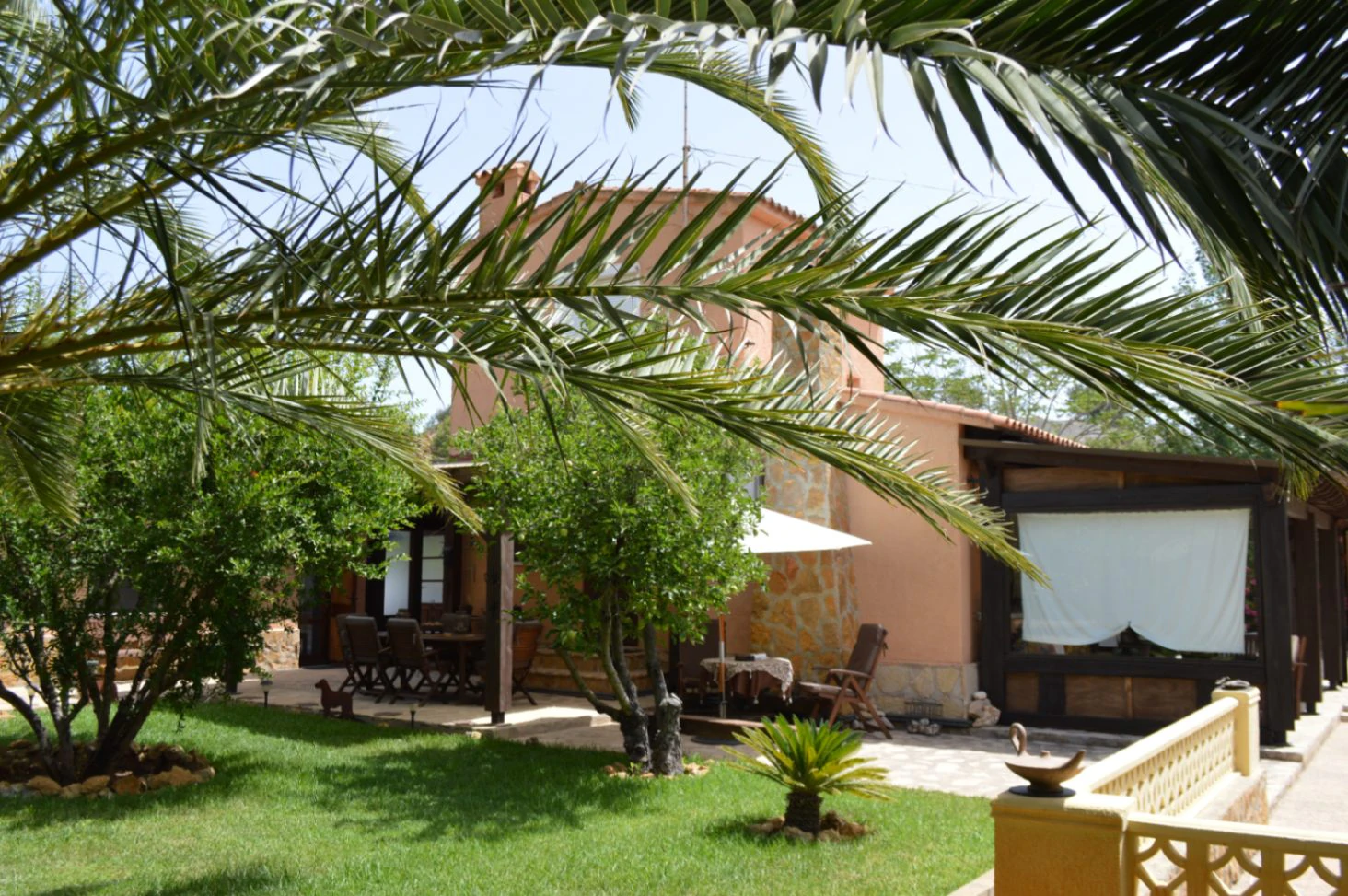 Villa for sale in Alcalali: Private, large south-facing plot, walking distance