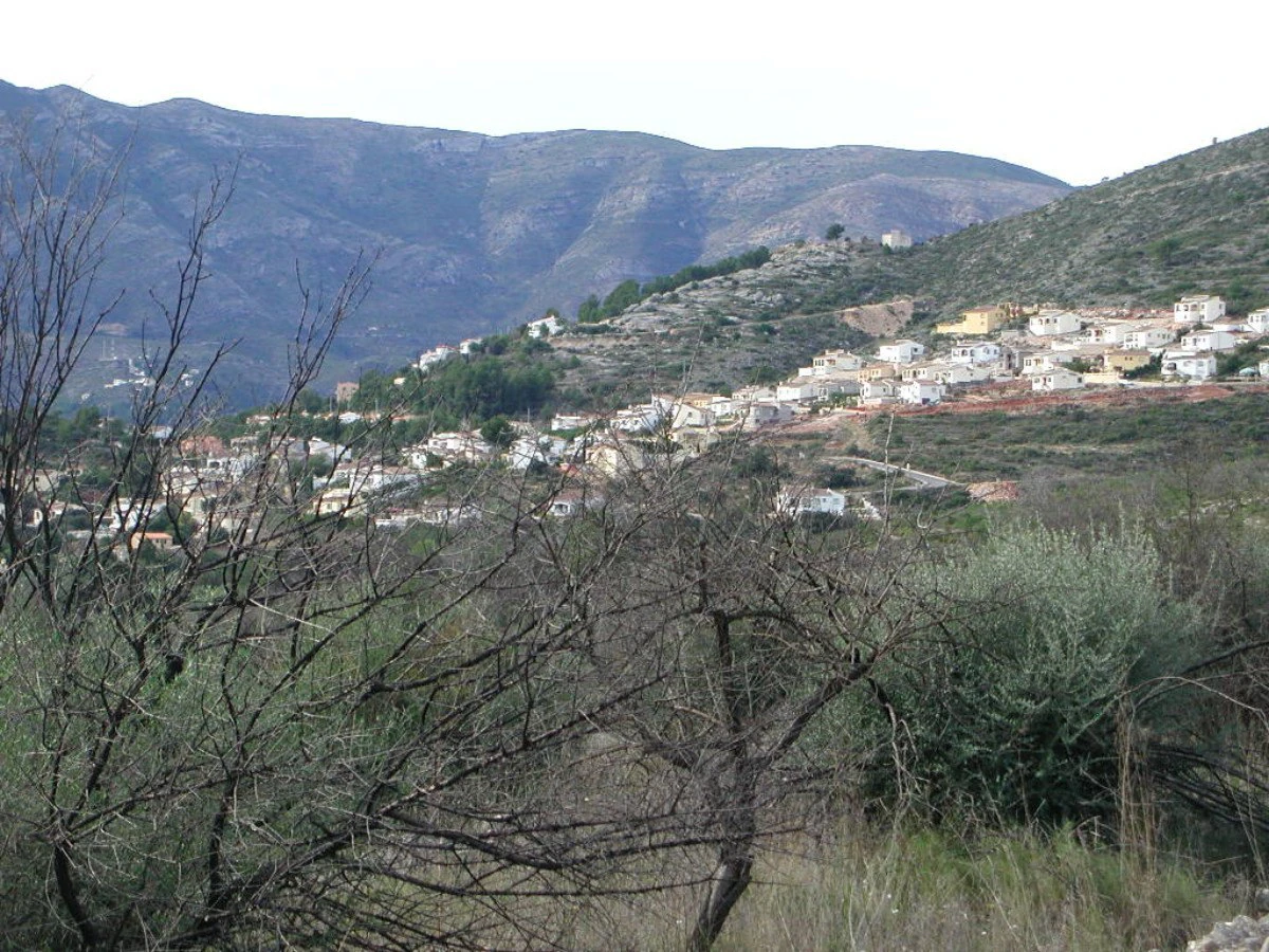A beautiful plot with 360º views of the Jalon Valley