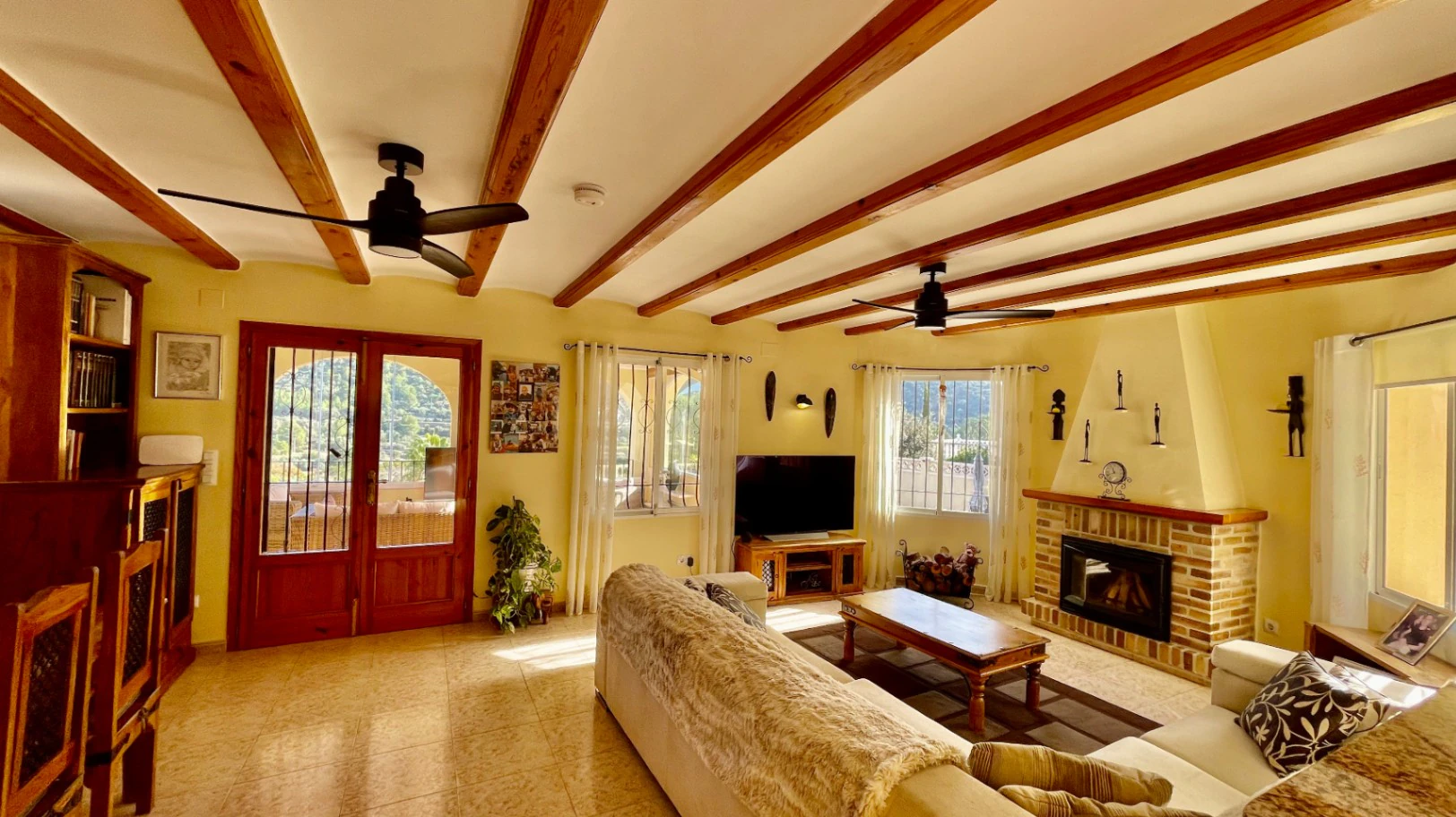 Villa for sale in Alcalali: Fabulous mountain views, excellent privacy