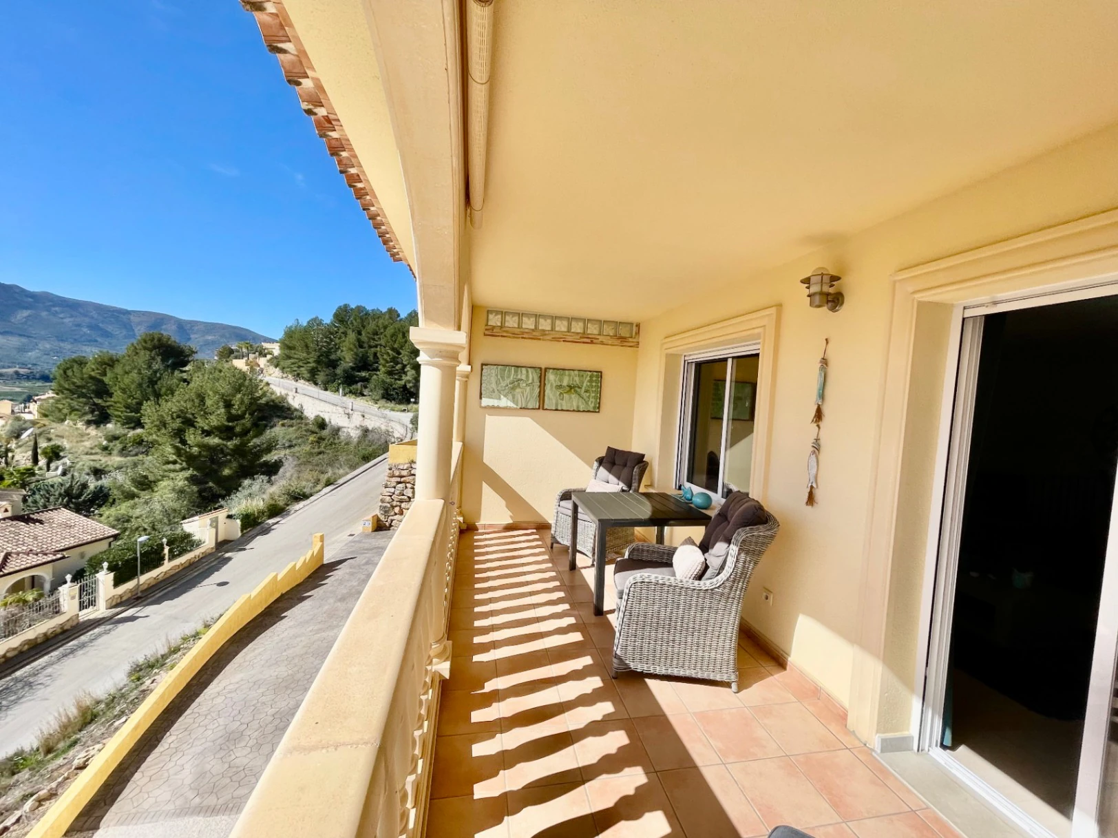 Modern townhouse for sale in Jalon: luxurious, breathtaking views