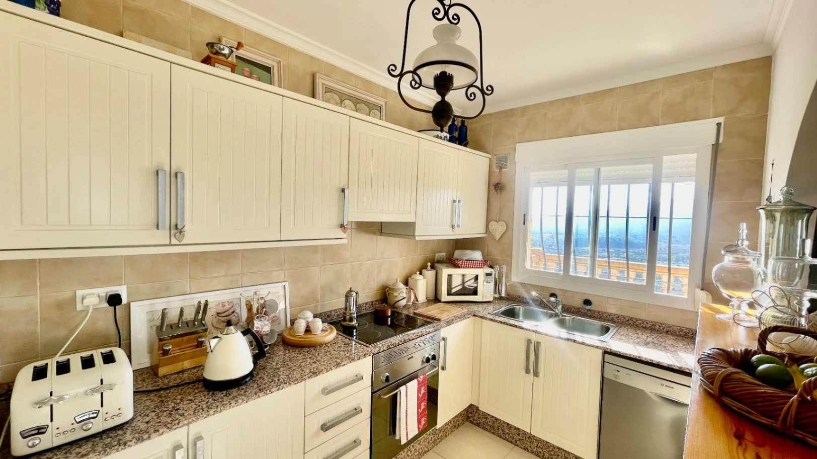 Villa for sale in Jalon: Spectacular, south-facing valley views