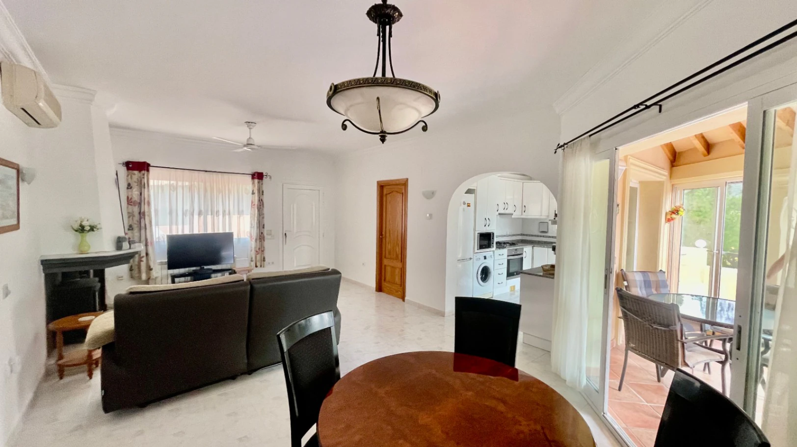 Villa for sale in Alcalali: South-facing, private