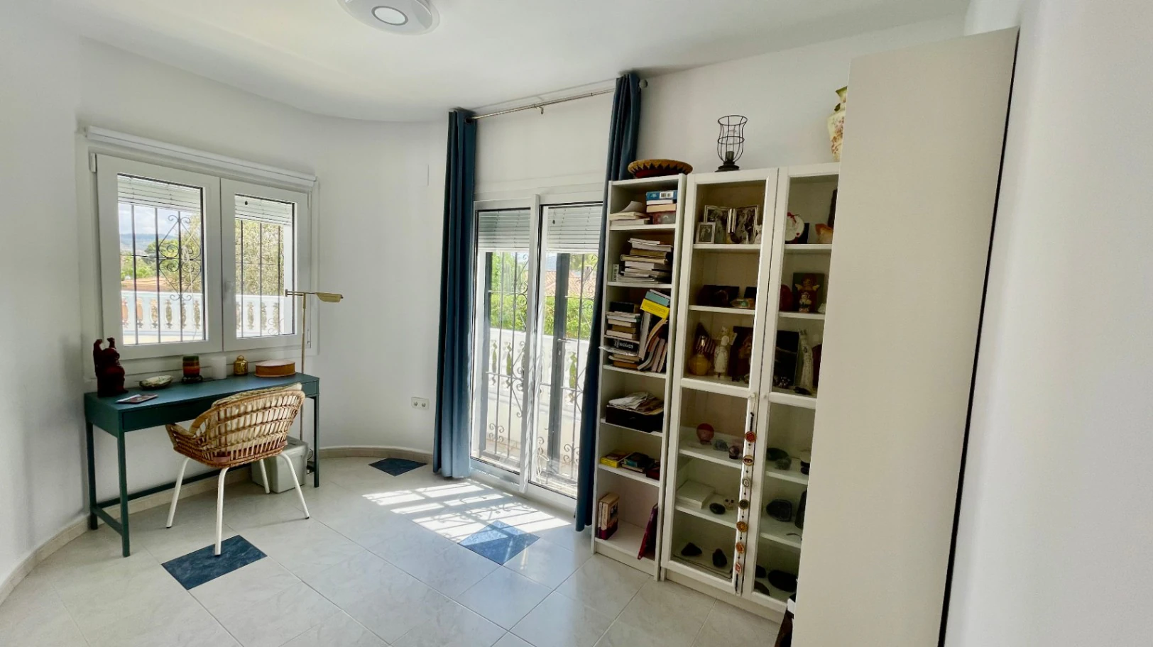 Villa for sale in Jalon: Immaculate, south-facing